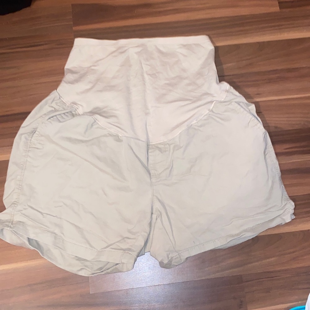 Maternity shorts size 6